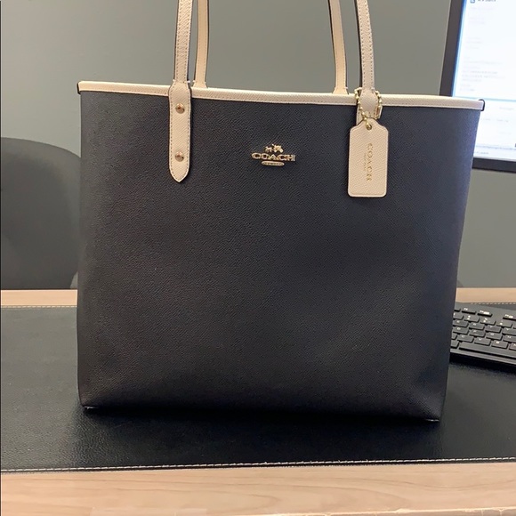 Coach Handbags - Coach tote